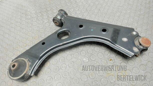 Foto: QUERLENKER LINKS eines Opel Corsa 1.2 16V Fun