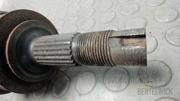 Foto: ANTRIEBSWELLE LINKS eines Opel Corsa 1.2 16V Fun