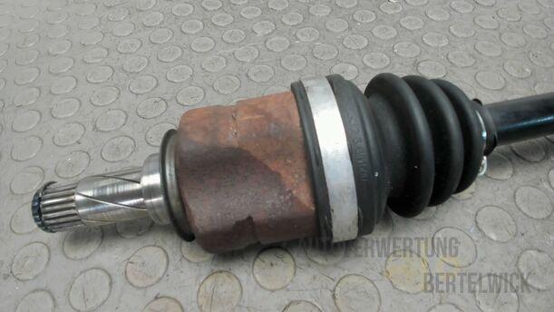 Foto: ANTRIEBSWELLE LINKS eines Opel Corsa 1.2 16V Fun