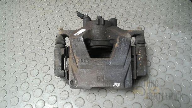 Foto: BREMSSATTEL VORN RECHTS eines Opel Astra 1.4 Turbo ecoFLEX Start/Stop Fun
