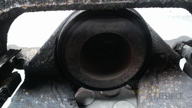 Foto: BREMSSATTEL VORN RECHTS eines Opel Astra 1.4 Turbo ecoFLEX Start/Stop Fun