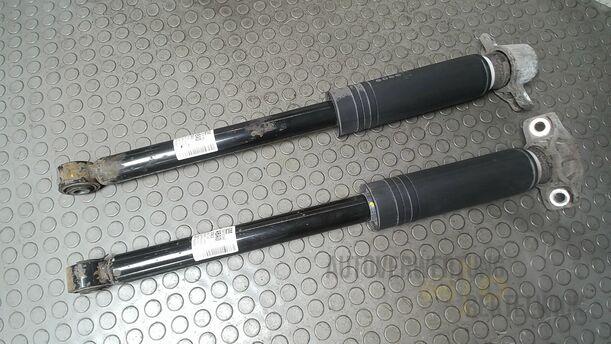 Foto: STOSSDÄMPFERPAAR HINTEN ( LIMOUSINE ) eines Opel Astra 1.4 Turbo ecoFLEX Start/Stop Fun