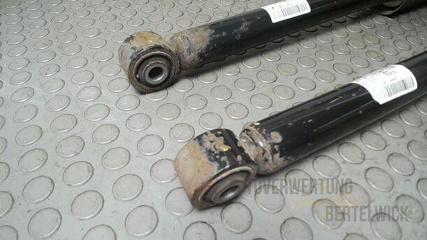 Foto: STOSSDÄMPFERPAAR HINTEN ( LIMOUSINE ) eines Opel Astra 1.4 Turbo ecoFLEX Start/Stop Fun