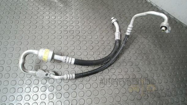 Foto: SCHLAUCH KOMPRESSOR/ KONDENSATOR eines Opel Astra 1.4 Turbo ecoFLEX Start/Stop Fun