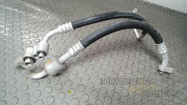 Foto: SCHLAUCH KOMPRESSOR/ KONDENSATOR eines Opel Astra 1.4 Turbo ecoFLEX Start/Stop Fun
