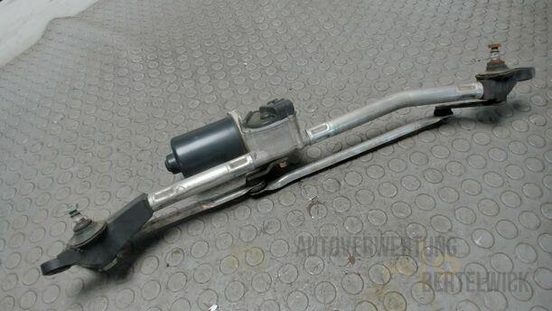 Foto: SCHEIBENWISCHERMOTOR VORNE eines Opel Astra Cabrio 2.2 16V Fun