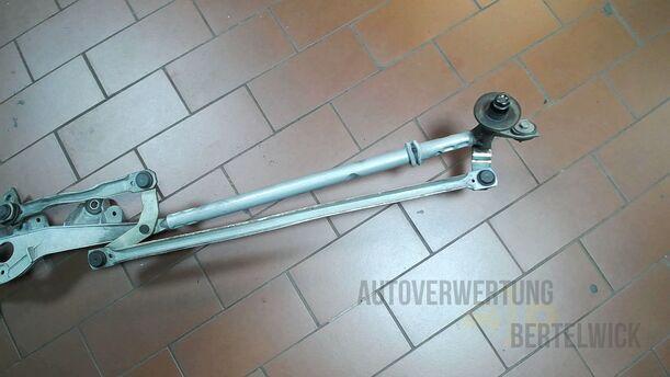Foto: SCHEIBENWISCHERGESTÄNGE ( OHNE MOTOR ) eines Opel Astra 1.4 Turbo ecoFLEX Start/Stop Fun