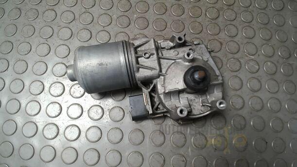 Foto: SCHEIBENWISCHERMOTOR VORN eines Opel Astra 1.4 Turbo ecoFLEX Start/Stop Fun
