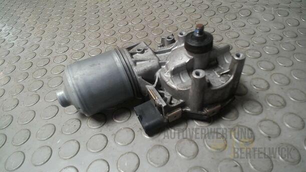 Foto: SCHEIBENWISCHERMOTOR VORN eines Opel Astra 1.4 Turbo ecoFLEX Start/Stop Fun