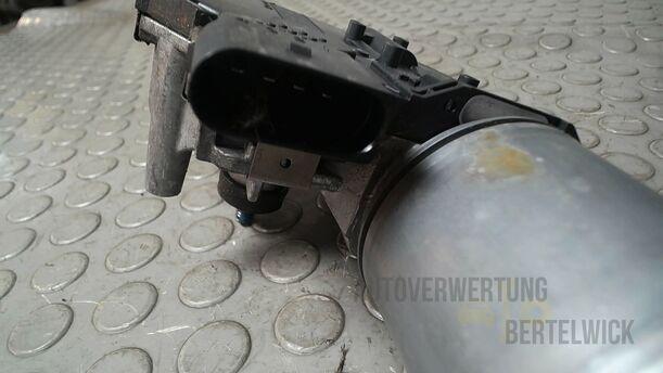 Foto: SCHEIBENWISCHERMOTOR VORN eines Opel Astra 1.4 Turbo ecoFLEX Start/Stop Fun