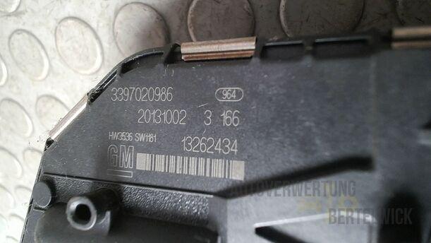 Foto: SCHEIBENWISCHERMOTOR VORN eines Opel Astra 1.4 Turbo ecoFLEX Start/Stop Fun