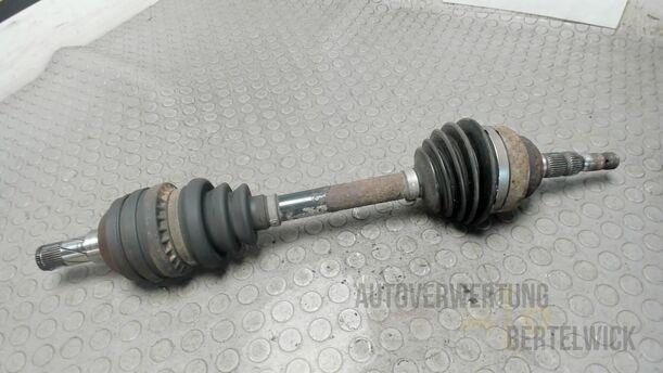 Foto: ANTRIEBSWELLE LINKS eines Opel Astra Cabrio 2.2 16V Fun