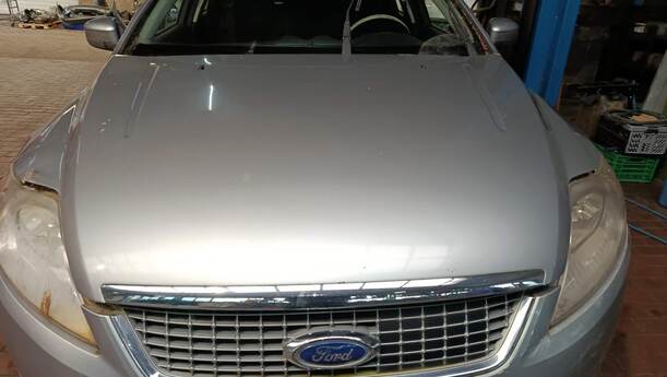 Foto: MOTORHAUBE ( VOR FACELIFT ) eines Ford Mondeo Turnier 2.0 TDCi Aut. Fun