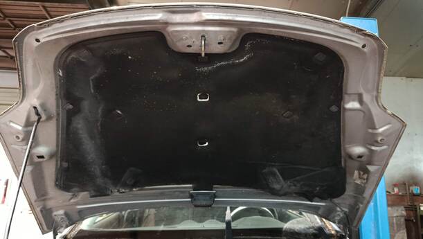 Foto: MOTORHAUBE ( VOR FACELIFT ) eines Ford Mondeo Turnier 2.0 TDCi Aut. Fun