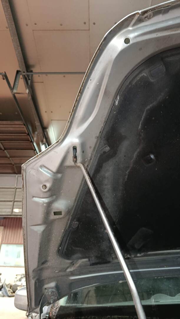 Foto: MOTORHAUBE ( VOR FACELIFT ) eines Ford Mondeo Turnier 2.0 TDCi Aut. Fun
