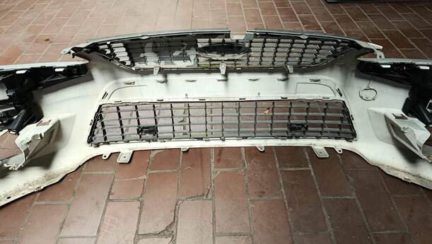 Foto: STOSSFÄNGER / STOßSTANGE VORNE eines Ford Mondeo Turnier 2.0 TDCi Aut. Fun