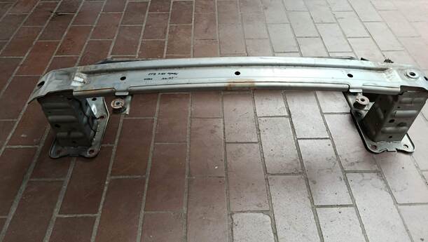 Foto: VERSTÄRKUNG VORNE eines Ford Mondeo Turnier 2.0 TDCi Aut. Fun