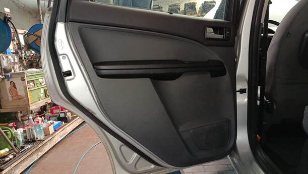 Foto: TÜR HINTEN LINKS eines Ford Focus C-MAX 1.6 Ti-VCT Fun