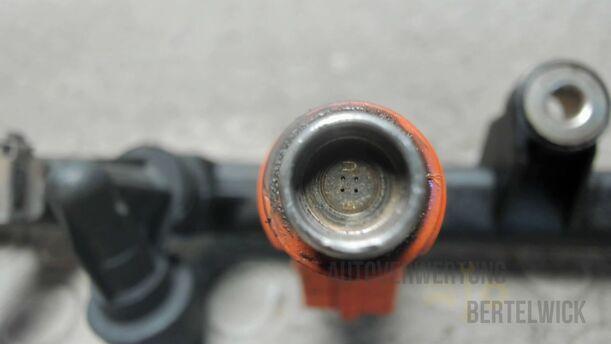 Foto: KRAFTSTOFFVERTEILER / EINSPRTZDÜSEN eines Alfa Romeo 156 1.8 16V Twin Spark Fun