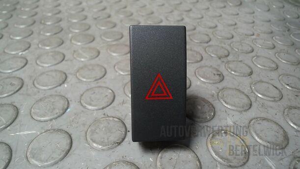 Foto: SCHALTER WARNBLINKANLAGE/ WARNBLINKSCHALTER eines Ford Focus C-MAX 1.6 Ti-VCT Fun