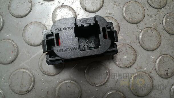 Foto: SCHALTER WARNBLINKANLAGE/ WARNBLINKSCHALTER eines Ford Focus C-MAX 1.6 Ti-VCT Fun