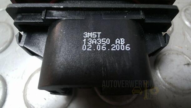 Foto: SCHALTER WARNBLINKANLAGE/ WARNBLINKSCHALTER eines Ford Focus C-MAX 1.6 Ti-VCT Fun
