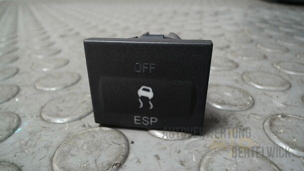 Foto: SCHALTER ESP eines Ford Focus C-MAX 1.6 Ti-VCT Fun