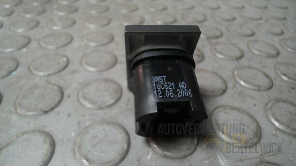 Foto: SCHALTER HECKSCHEIBENHEIZUNG eines Ford Focus C-MAX 1.6 Ti-VCT Fun