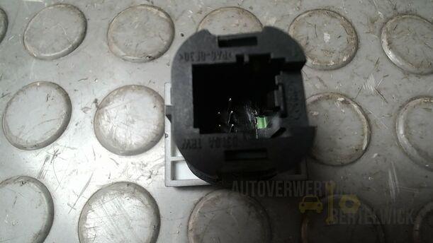 Foto: SCHALTER HECKSCHEIBENHEIZUNG eines Ford Focus C-MAX 1.6 Ti-VCT Fun