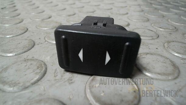 Foto: FENSTERHEBERSCHALTER eines Ford Focus C-MAX 1.6 Ti-VCT Fun