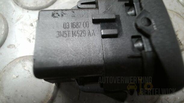 Foto: FENSTERHEBERSCHALTER eines Ford Focus C-MAX 1.6 Ti-VCT Fun