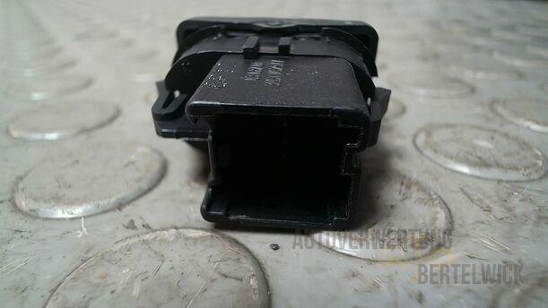 Foto: FENSTERHEBERSCHALTER eines Ford Focus C-MAX 1.6 Ti-VCT Fun