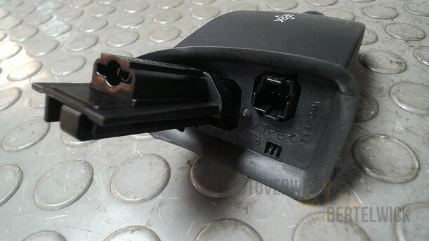 Foto: SCHALTER RADIOBEDIENUNG eines Ford Focus C-MAX 1.6 Ti-VCT Fun