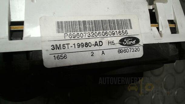 Foto: HEIZUNGSBETÄTIGUNG eines Ford Focus C-MAX 1.6 Ti-VCT Fun