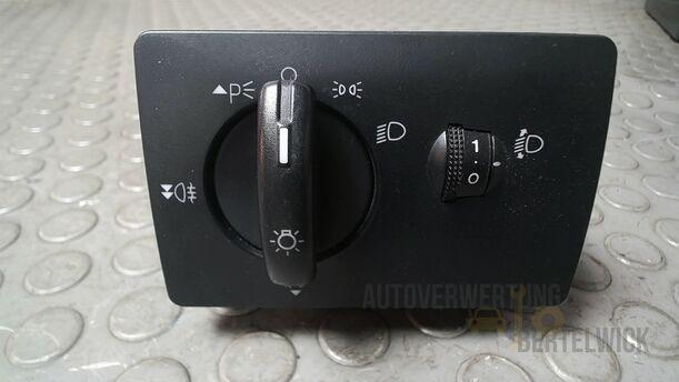 Foto: LICHTSCHALTER eines Ford Focus C-MAX 1.6 Ti-VCT Fun