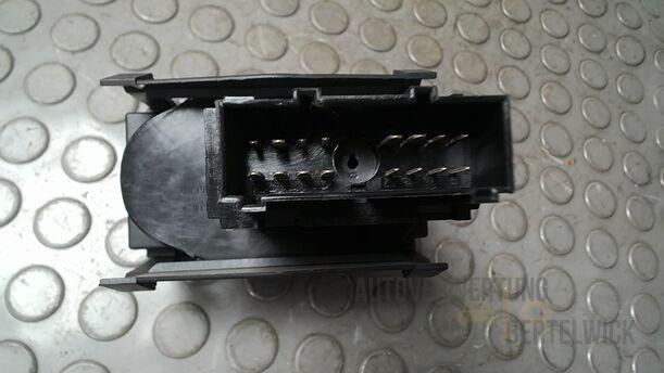 Foto: LICHTSCHALTER eines Ford Focus C-MAX 1.6 Ti-VCT Fun