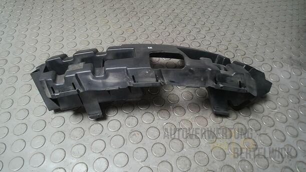 Foto: HALTER STOßSTANGE VORN RECHTS eines Ford Focus C-MAX 1.6 Ti-VCT Fun