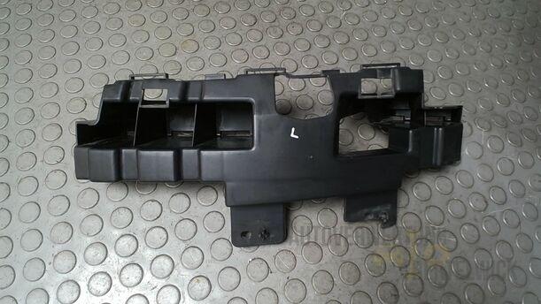 Foto: HALTER STOßSTANGE VORN LINKS eines Ford Focus C-MAX 1.6 Ti-VCT Fun