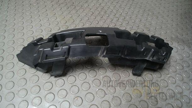 Foto: HALTER STOßSTANGE VORN LINKS eines Ford Focus C-MAX 1.6 Ti-VCT Fun