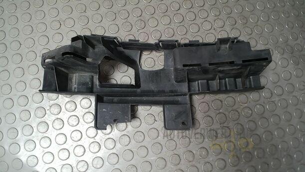 Foto: HALTER STOßSTANGE VORN LINKS eines Ford Focus C-MAX 1.6 Ti-VCT Fun