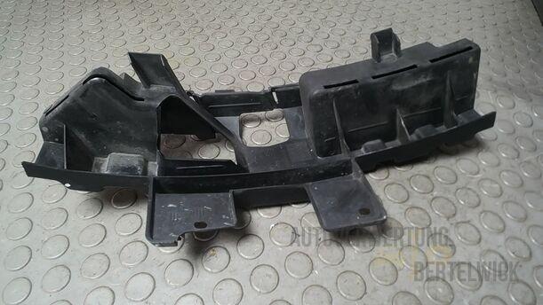 Foto: HALTER STOßSTANGE VORN LINKS eines Ford Focus C-MAX 1.6 Ti-VCT Fun