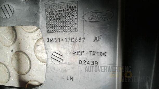 Foto: HALTER STOßSTANGE VORN LINKS eines Ford Focus C-MAX 1.6 Ti-VCT Fun