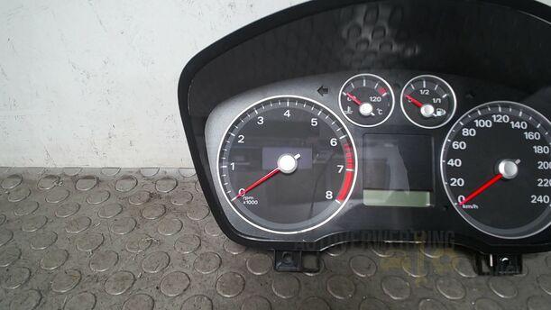 Foto: TACHOEINHEIT/ KOMBIINSTRUMENT eines Ford Focus C-MAX 1.6 Ti-VCT