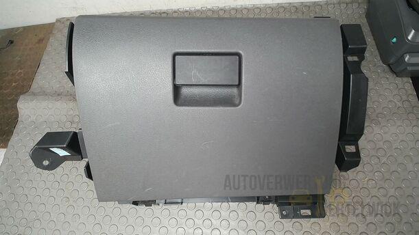 Foto: HANDSCHUHFACH eines Ford Focus C-MAX 1.6 Ti-VCT