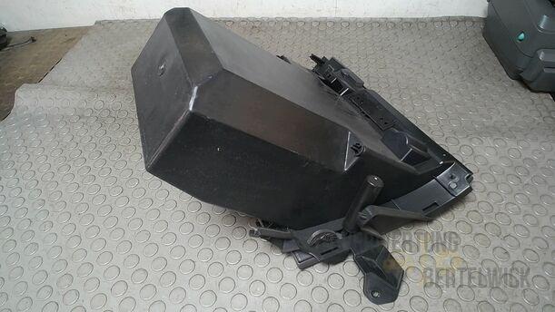 Foto: HANDSCHUHFACH eines Ford Focus C-MAX 1.6 Ti-VCT