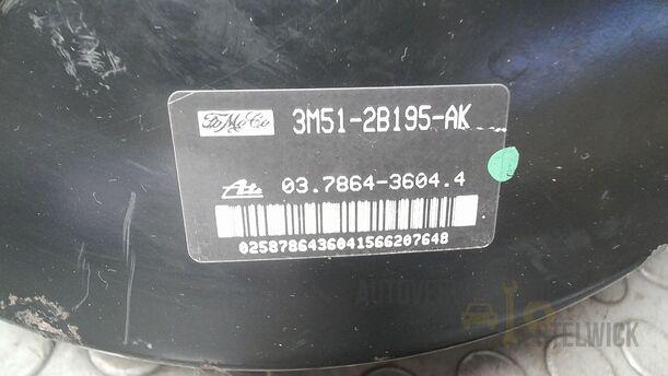 Foto: BREMSKRAFTVERSTÄRKER eines Ford Focus C-MAX 1.6 Ti-VCT