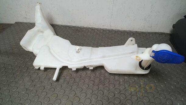 Foto: SCHEIBENWASCHBEHÄLTER eines Ford Focus C-MAX 1.6 Ti-VCT