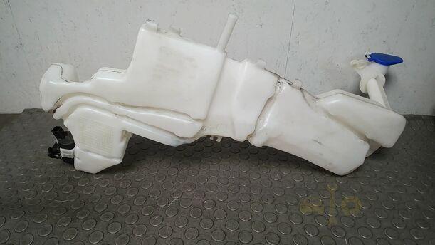Foto: SCHEIBENWASCHBEHÄLTER eines Ford Focus C-MAX 1.6 Ti-VCT