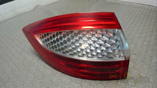 Foto: HECKLEUCHTE / RÜCKLICHT LINKS eines Ford Mondeo Turnier 2.0 TDCi Aut.