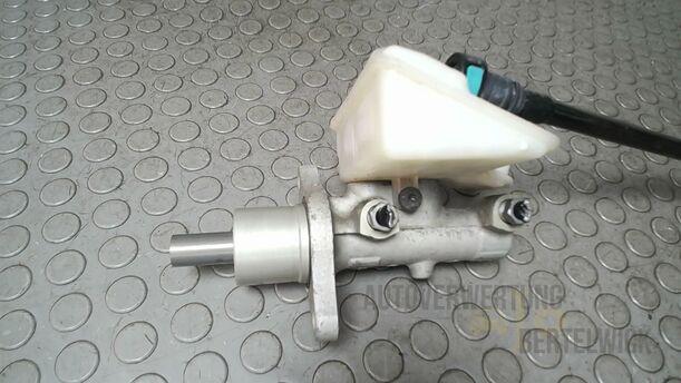 Foto: HAUPTBREMSZYLINDER eines Ford Focus C-MAX 1.6 Ti-VCT